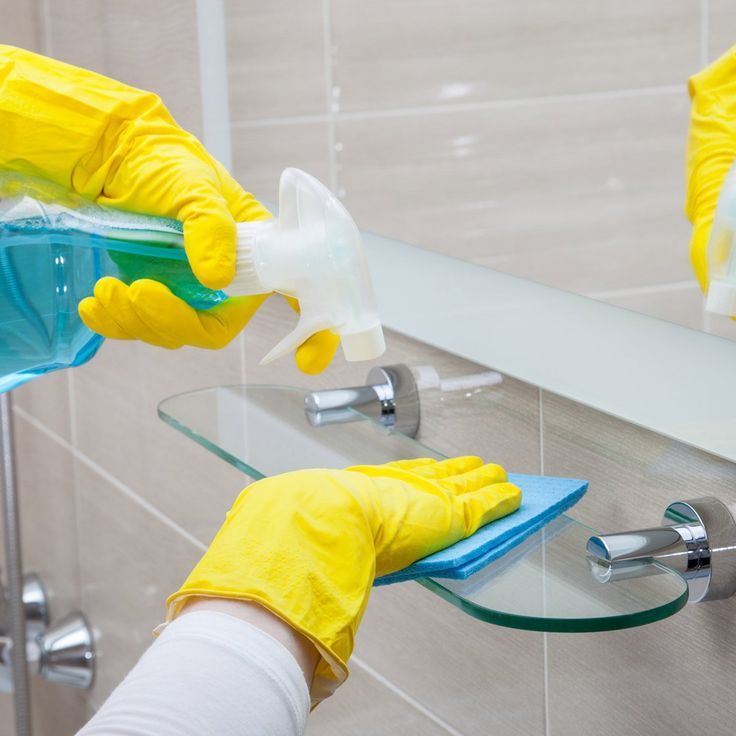 Cleaner making a bed
